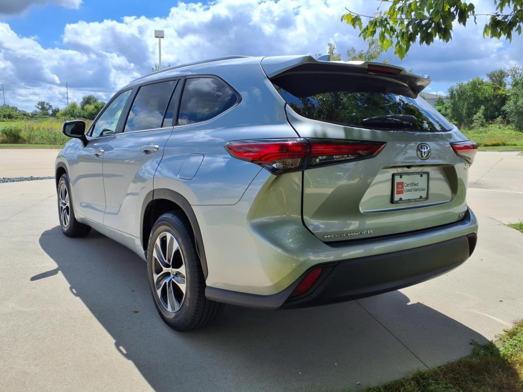 used 2023 Toyota Highlander car, priced at $35,999