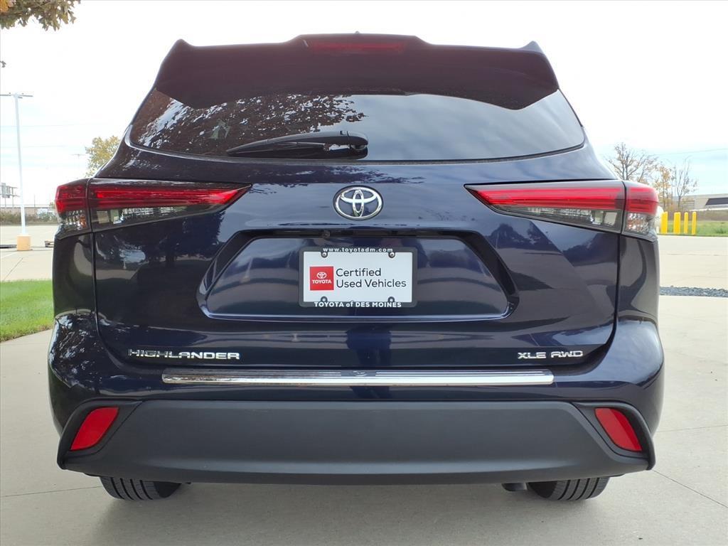 used 2022 Toyota Highlander car, priced at $38,999