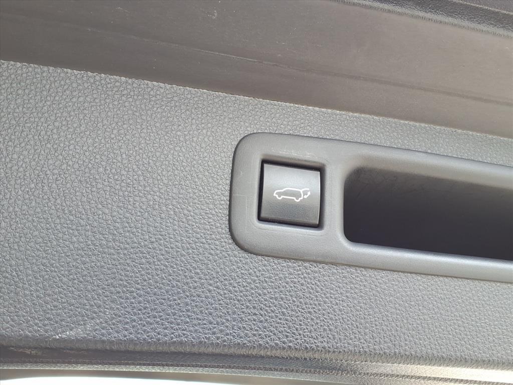 used 2022 Toyota Highlander car, priced at $38,999