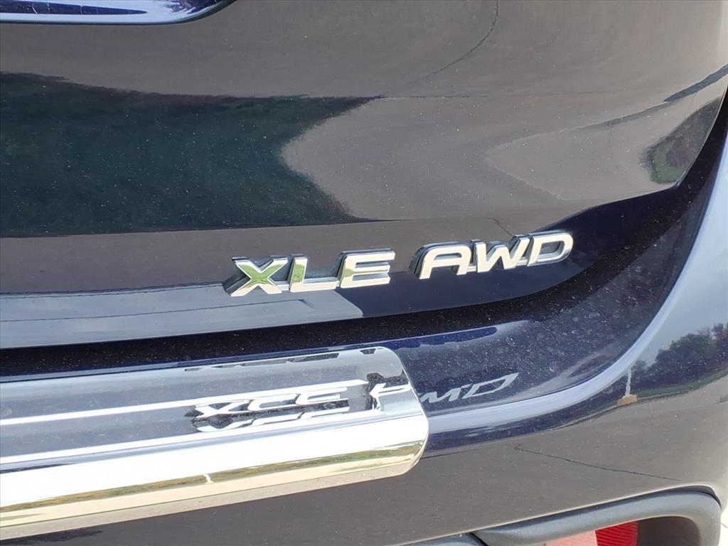 used 2022 Toyota Highlander car, priced at $38,999