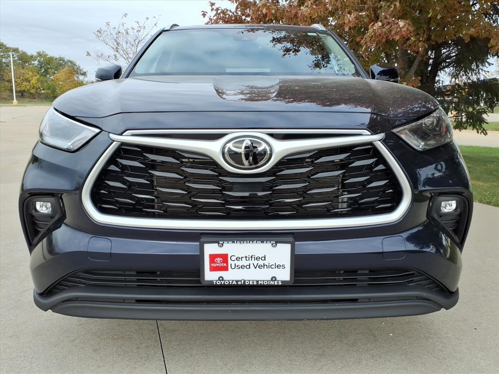 used 2022 Toyota Highlander car, priced at $38,999
