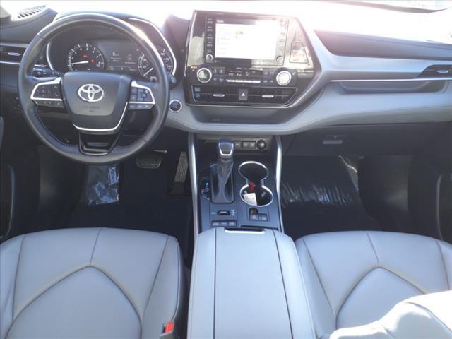 used 2021 Toyota Highlander car, priced at $34,999