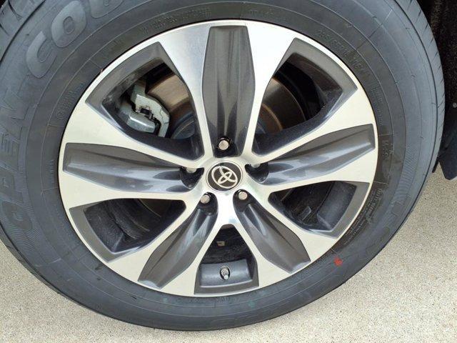 used 2022 Toyota Highlander car, priced at $38,999