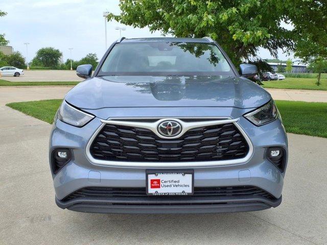 used 2022 Toyota Highlander car, priced at $38,999