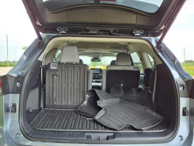 used 2022 Toyota Highlander car, priced at $38,999