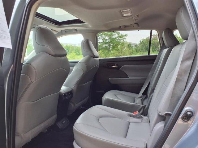 used 2022 Toyota Highlander car, priced at $38,999