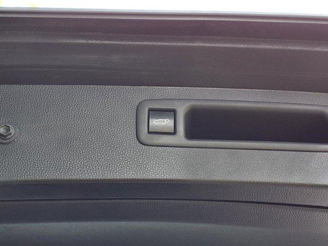 used 2022 Toyota Highlander car, priced at $38,999