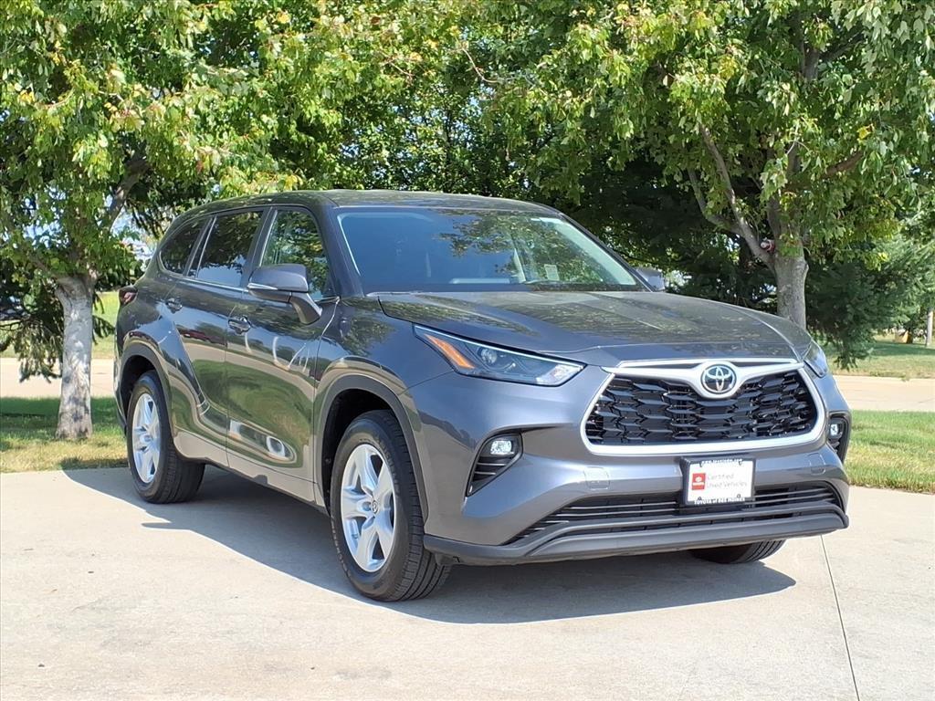 used 2023 Toyota Highlander car, priced at $35,999