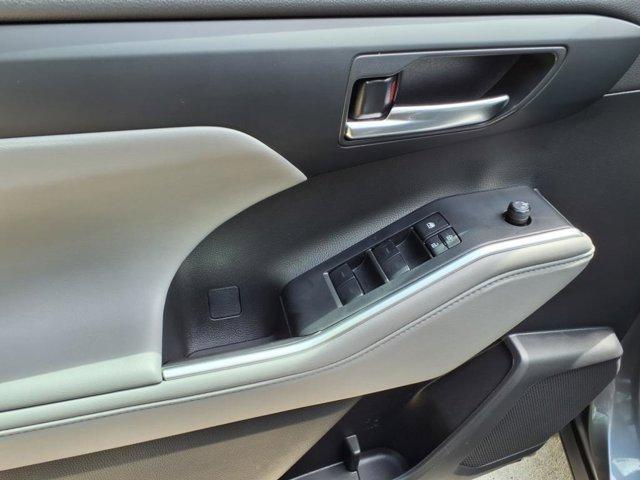 used 2022 Toyota Highlander car, priced at $39,999