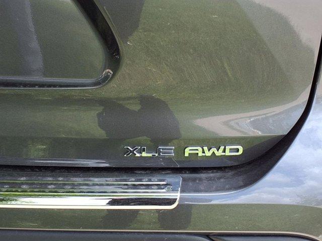 used 2022 Toyota Highlander car, priced at $39,999