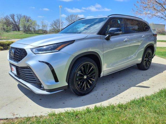 used 2024 Toyota Highlander car, priced at $45,510