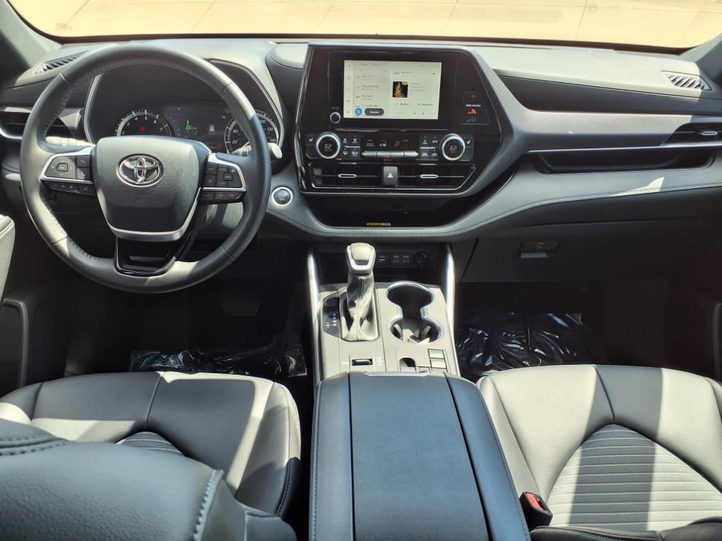 used 2024 Toyota Highlander car, priced at $42,988