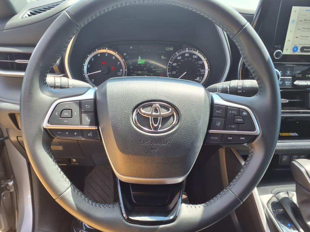 used 2024 Toyota Highlander car, priced at $42,988