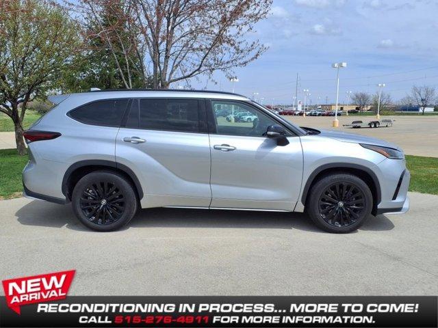 used 2024 Toyota Highlander car, priced at $45,999