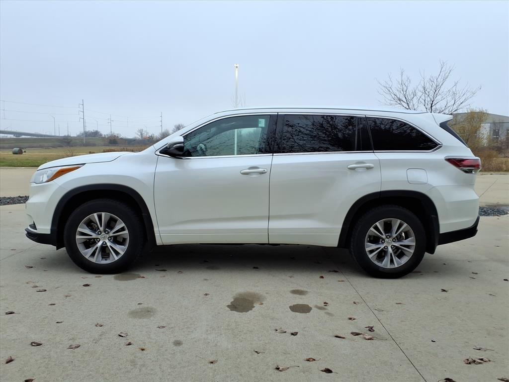 used 2015 Toyota Highlander car, priced at $21,999
