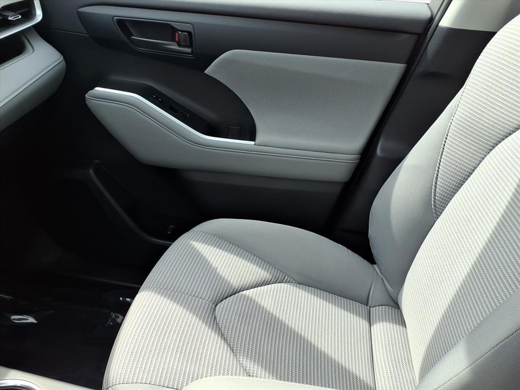 used 2023 Toyota Highlander car, priced at $35,999