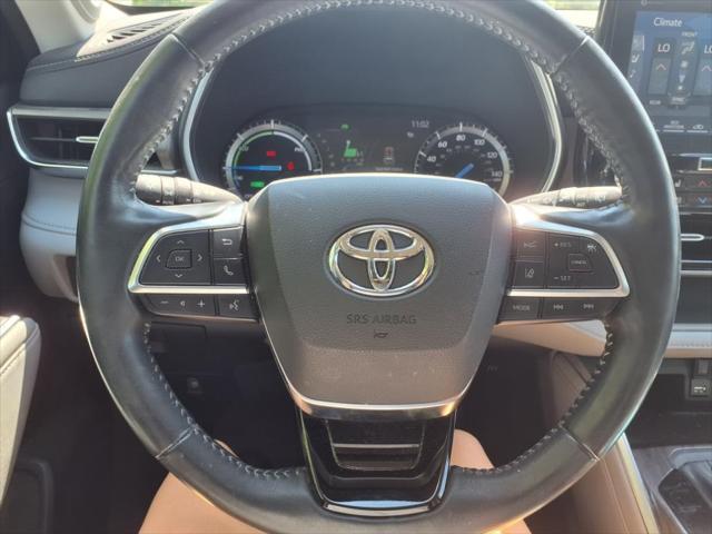 used 2021 Toyota Highlander Hybrid car, priced at $34,999