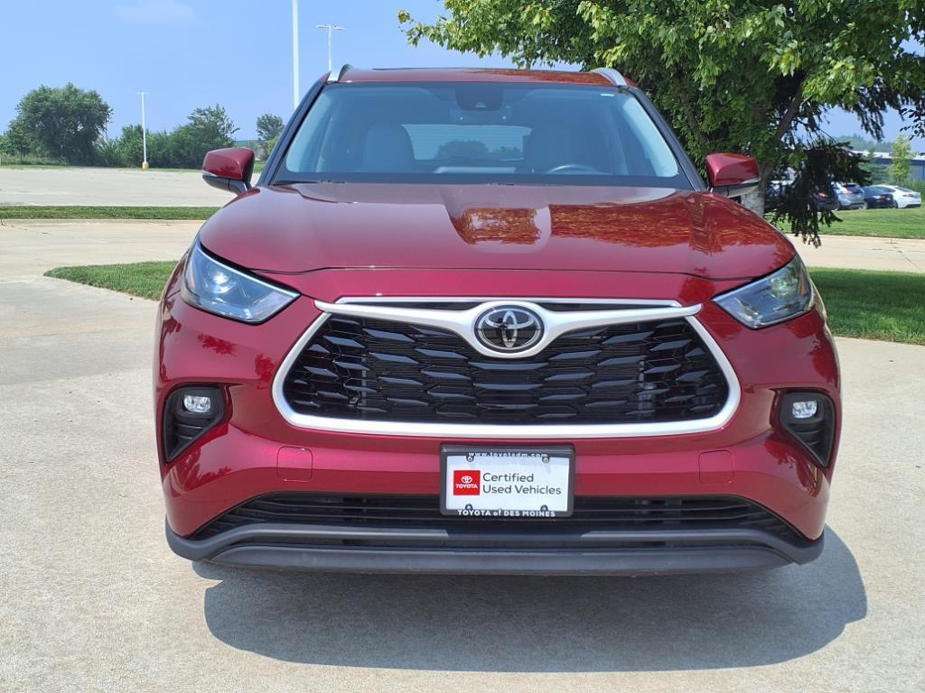used 2022 Toyota Highlander car, priced at $38,988