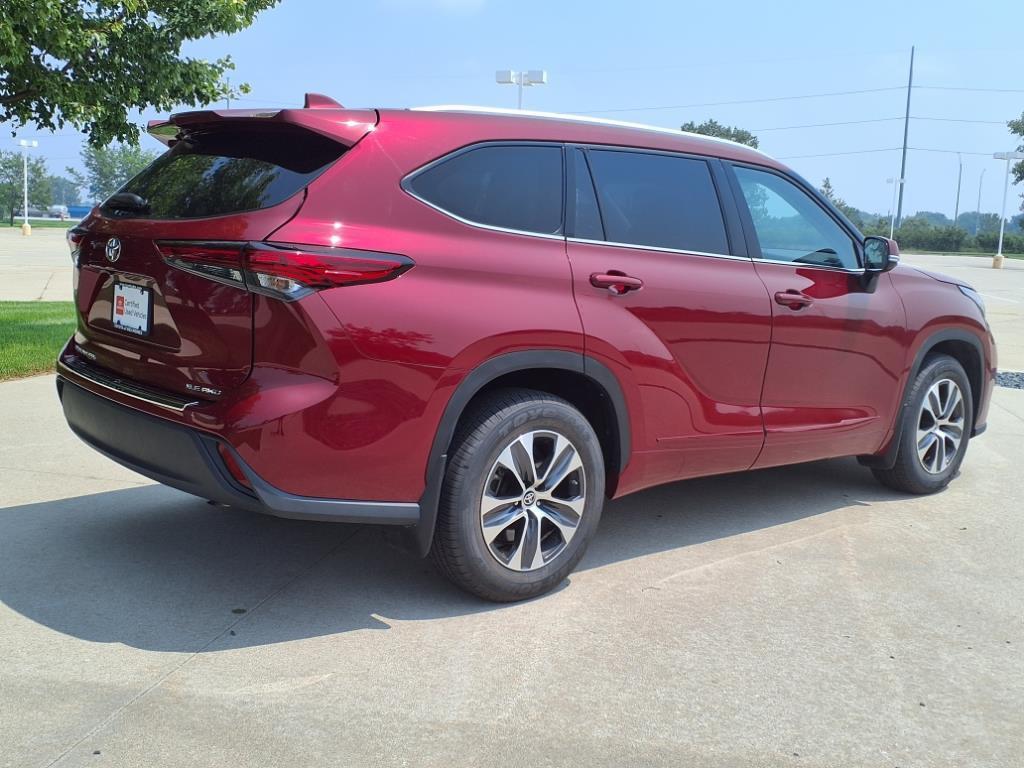 used 2022 Toyota Highlander car, priced at $38,988