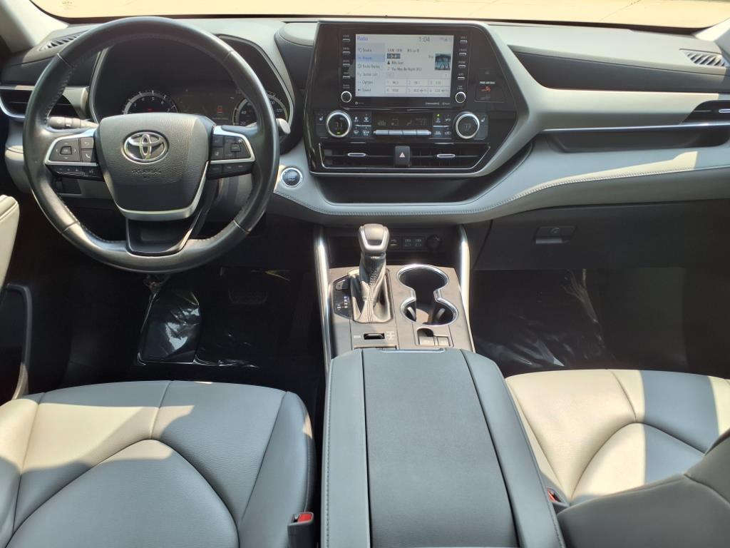used 2022 Toyota Highlander car, priced at $38,988