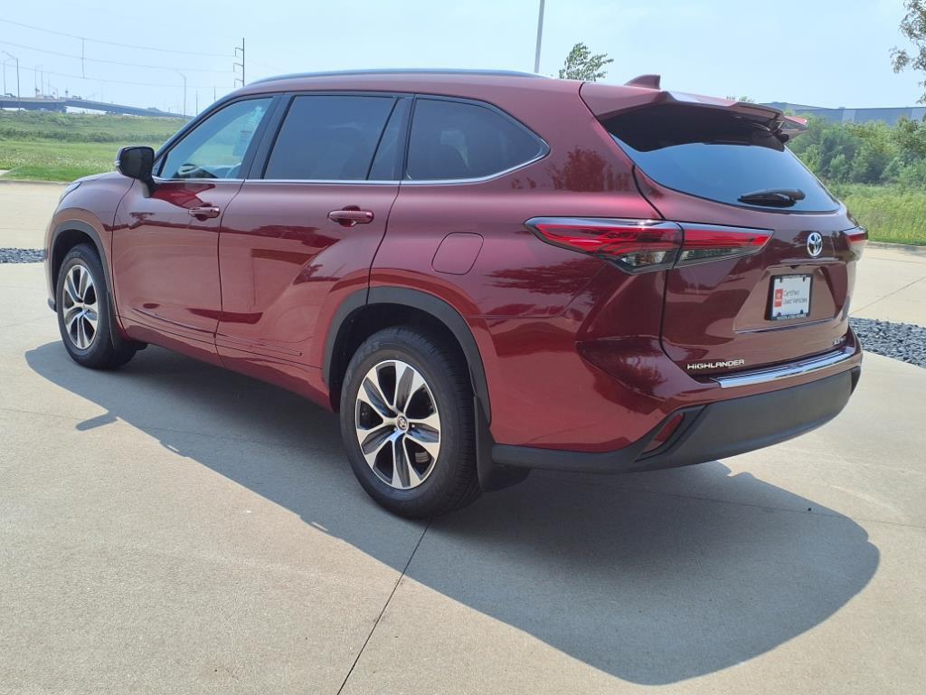 used 2022 Toyota Highlander car, priced at $38,988