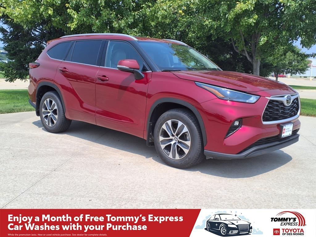 used 2022 Toyota Highlander car, priced at $36,988