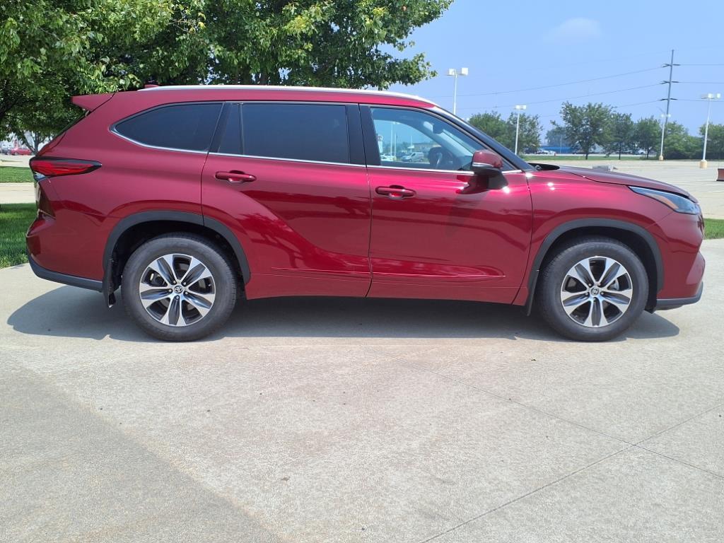 used 2022 Toyota Highlander car, priced at $38,988