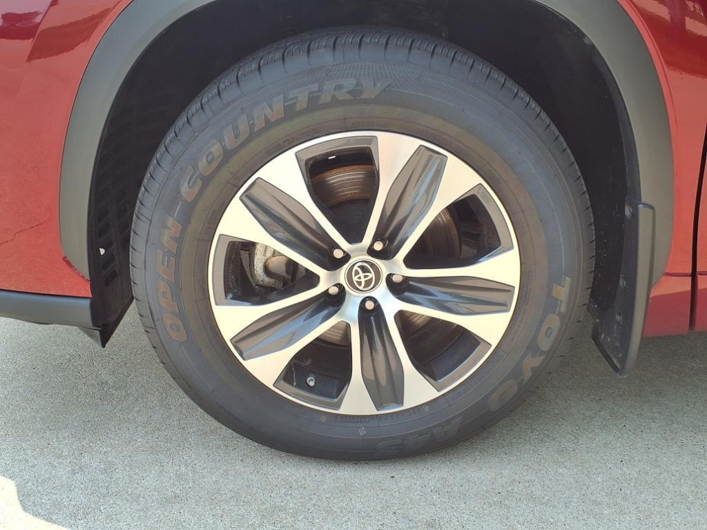 used 2022 Toyota Highlander car, priced at $38,988
