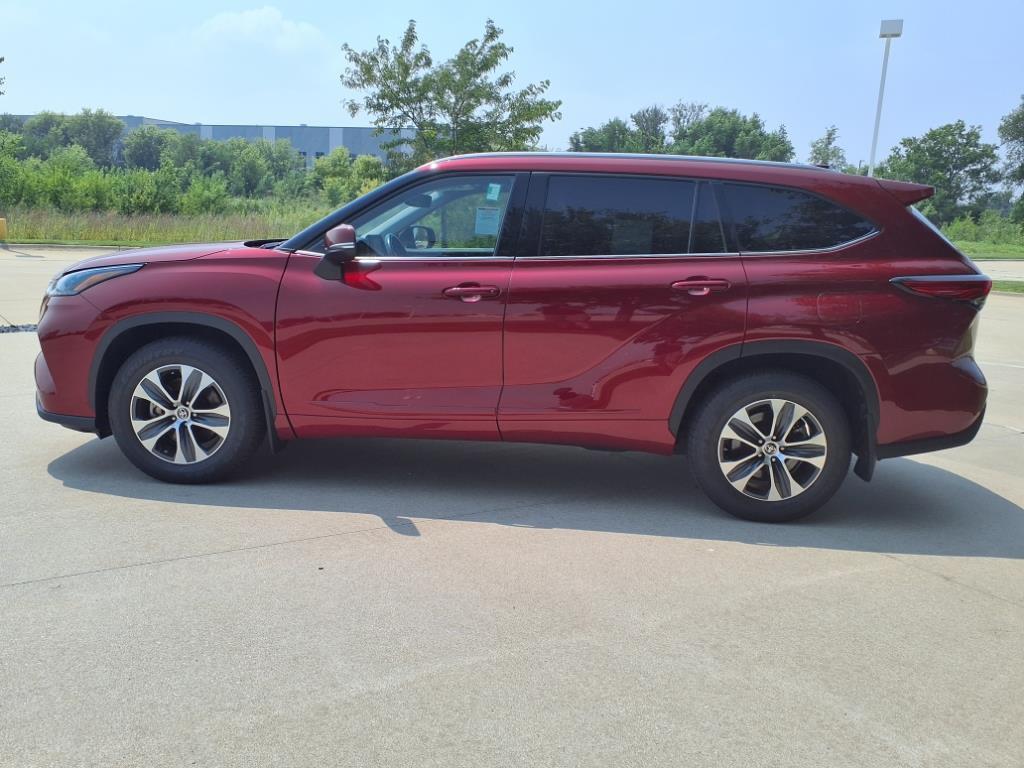 used 2022 Toyota Highlander car, priced at $38,988