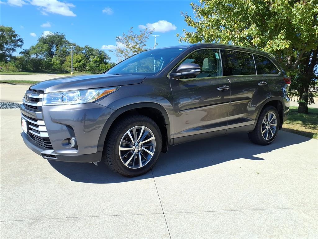 used 2019 Toyota Highlander car, priced at $28,999