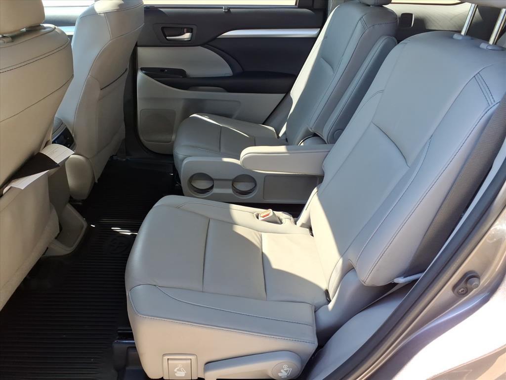 used 2019 Toyota Highlander car, priced at $28,999