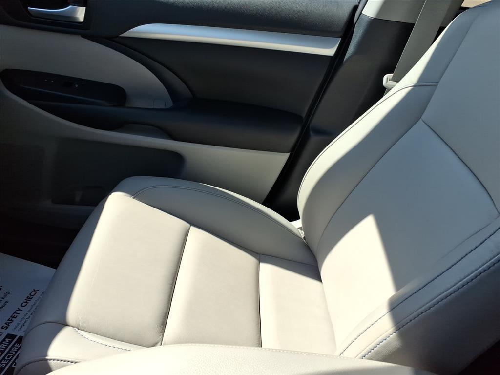 used 2019 Toyota Highlander car, priced at $28,999