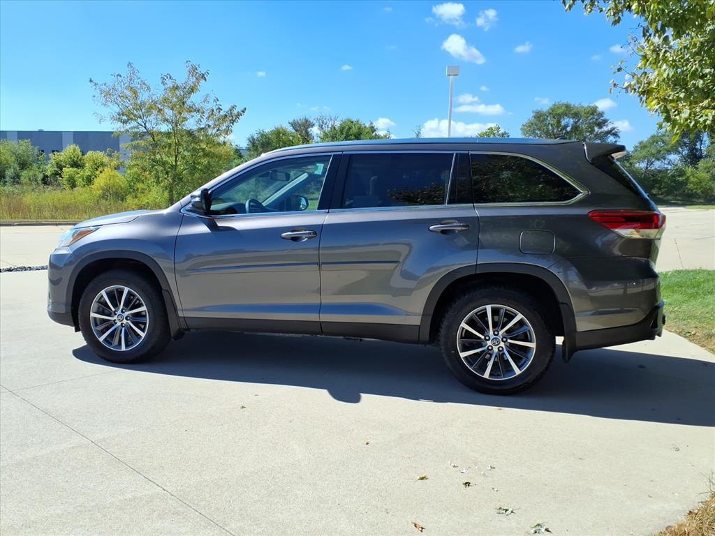 used 2019 Toyota Highlander car, priced at $28,999