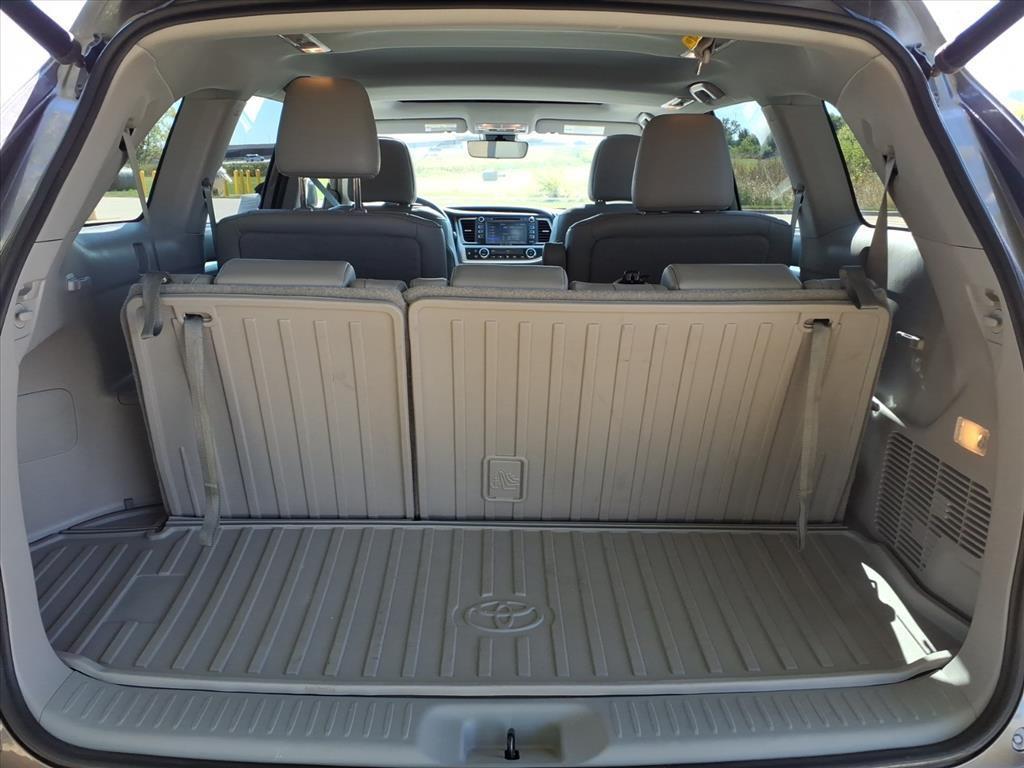 used 2019 Toyota Highlander car, priced at $28,999