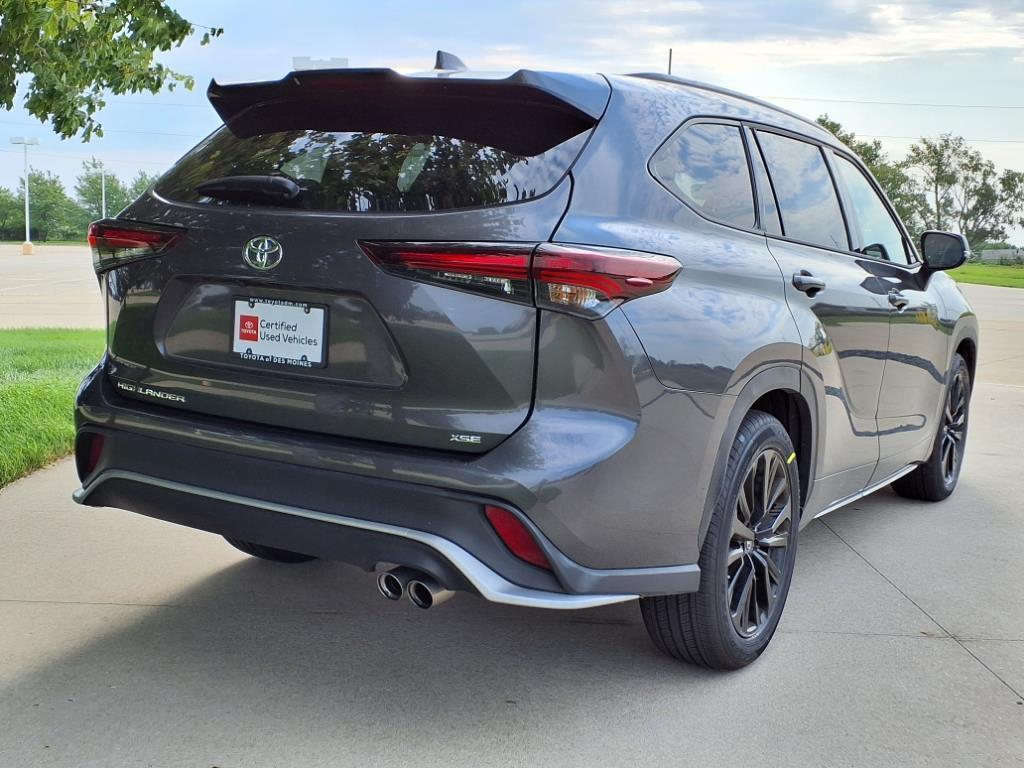 used 2024 Toyota Highlander car, priced at $38,999