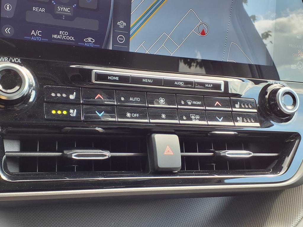 used 2021 Toyota Highlander car, priced at $34,999