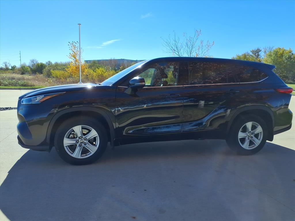 used 2020 Toyota Highlander car, priced at $25,999