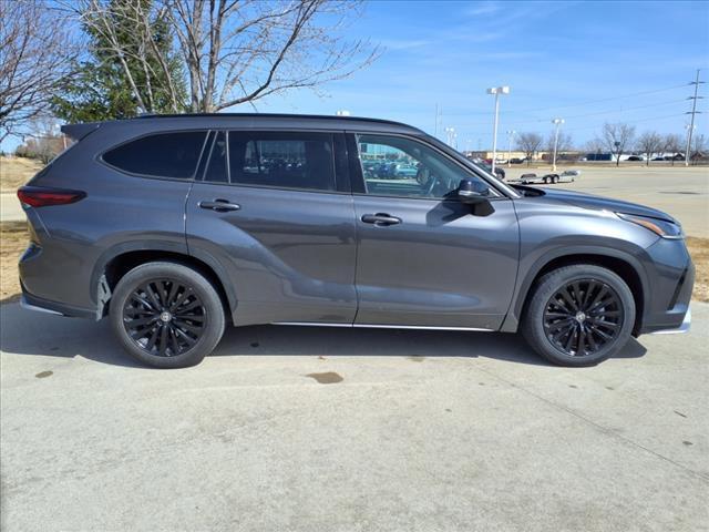 used 2024 Toyota Highlander car, priced at $42,999