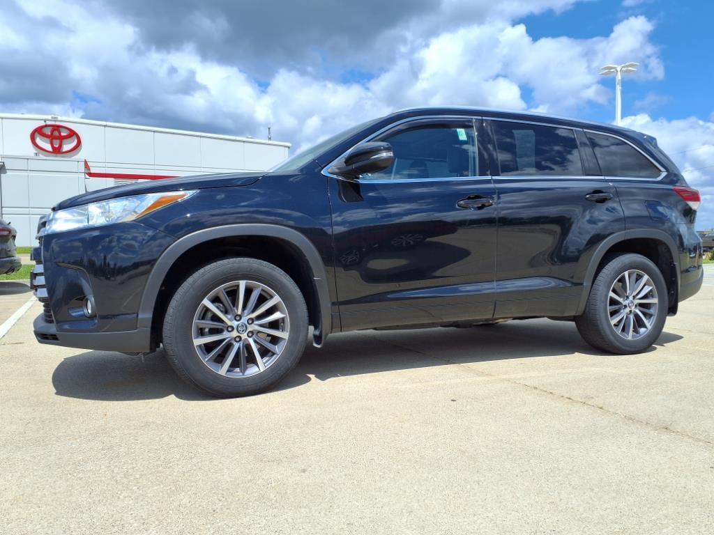 used 2017 Toyota Highlander car, priced at $23,999