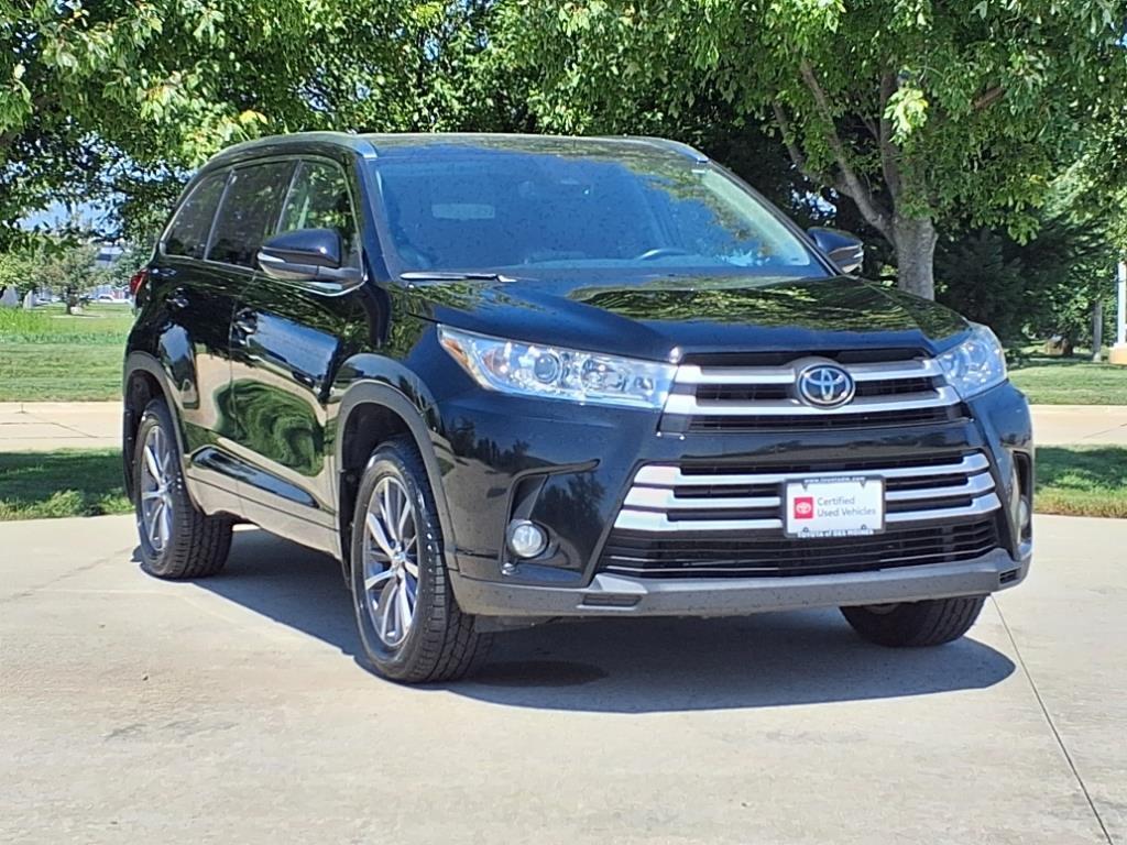used 2017 Toyota Highlander car, priced at $23,999