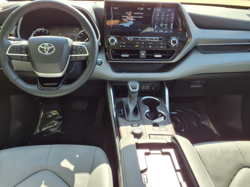 used 2022 Toyota Highlander car, priced at $41,988
