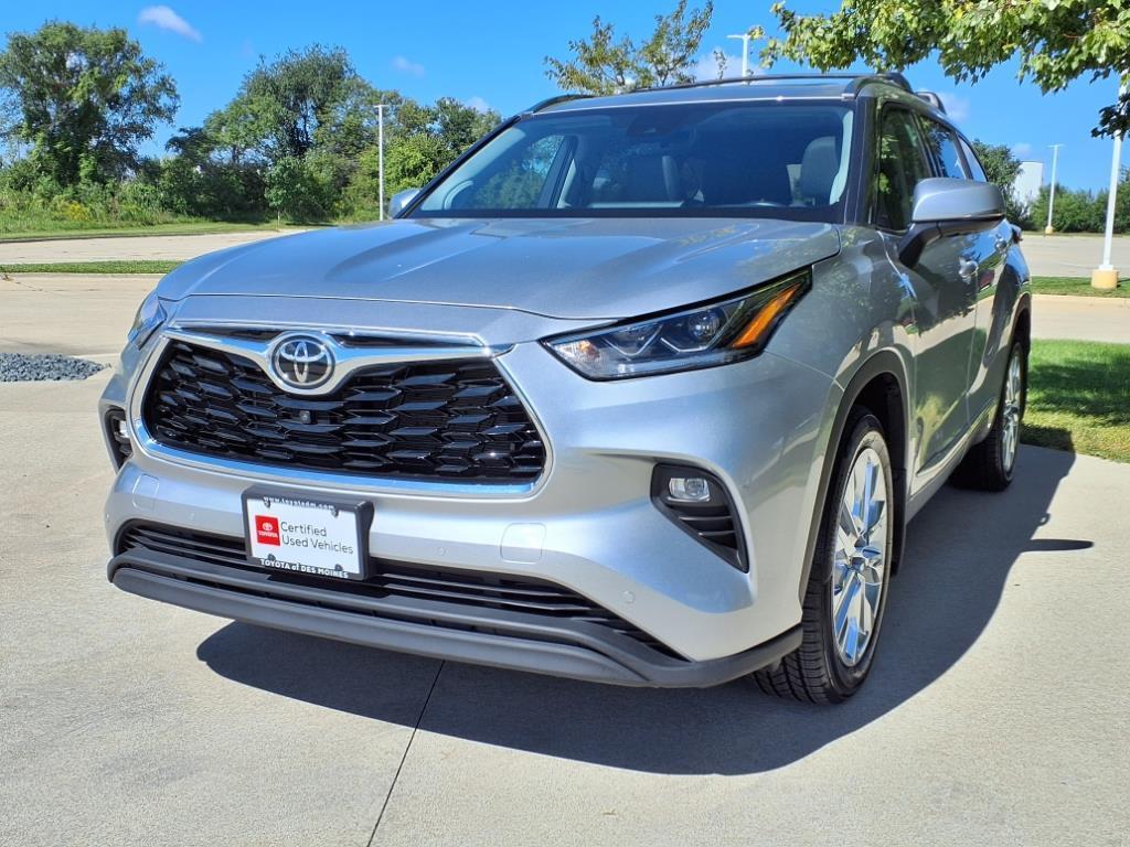 used 2022 Toyota Highlander car, priced at $41,988
