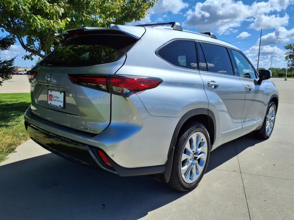 used 2022 Toyota Highlander car, priced at $41,988