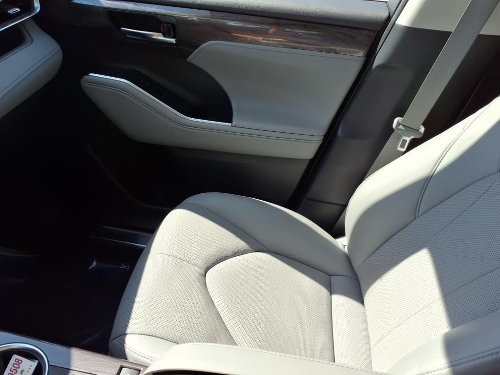 used 2022 Toyota Highlander car, priced at $41,988