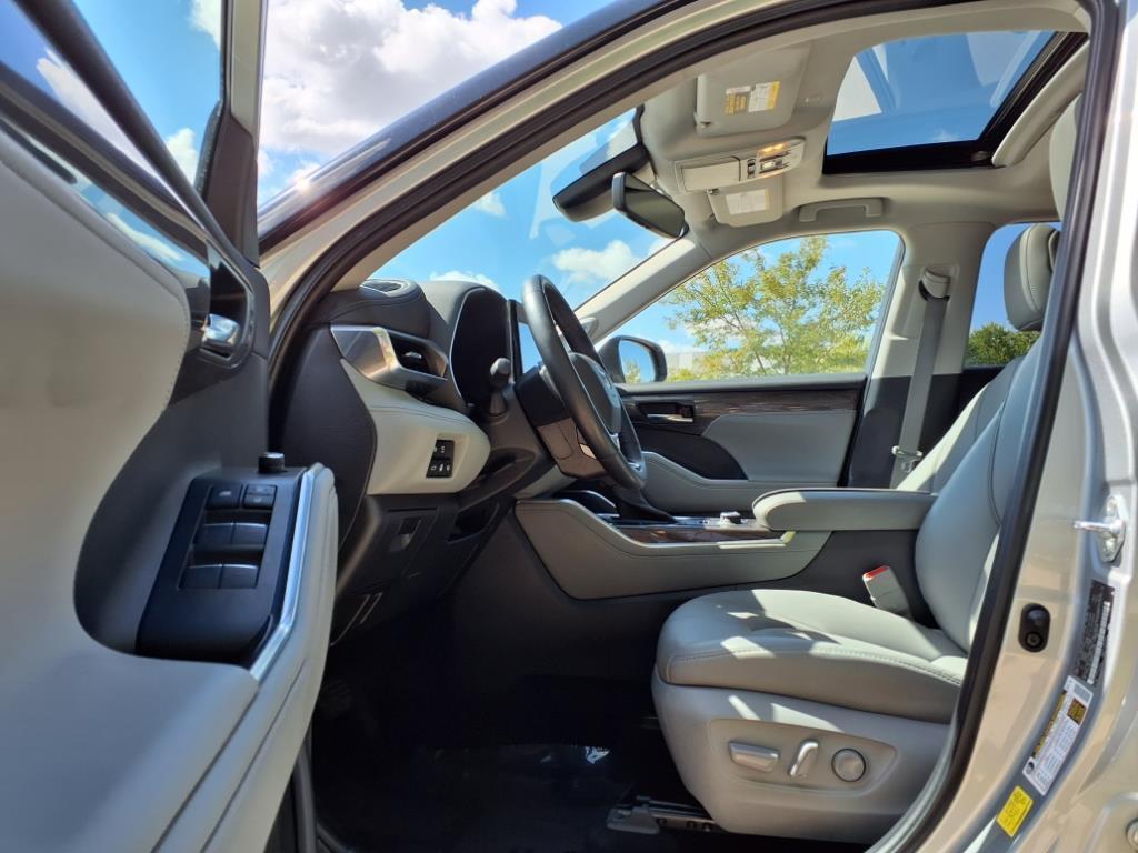used 2022 Toyota Highlander car, priced at $41,988