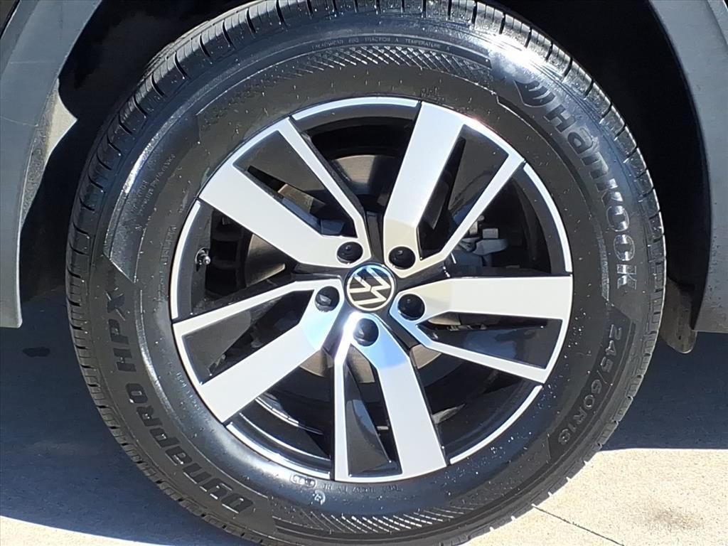 used 2021 Volkswagen Atlas car, priced at $25,999