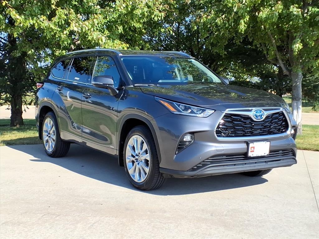 used 2023 Toyota Highlander Hybrid car, priced at $45,999