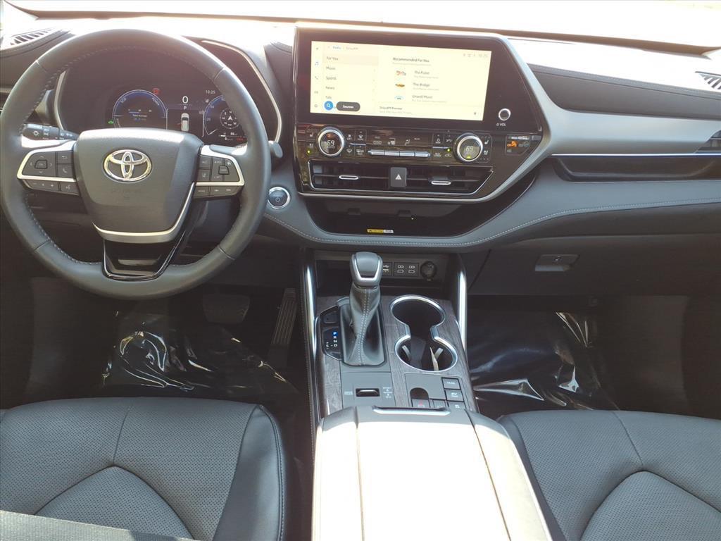 used 2023 Toyota Highlander Hybrid car, priced at $45,999
