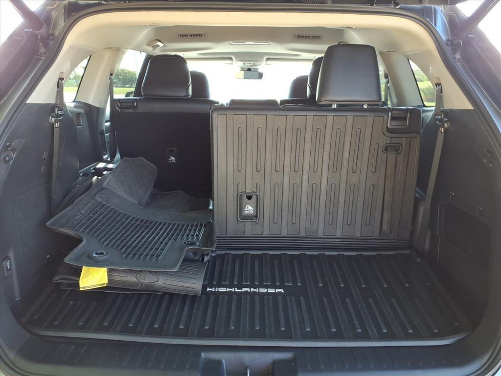 used 2023 Toyota Highlander Hybrid car, priced at $45,999