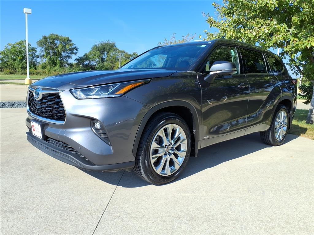 used 2023 Toyota Highlander Hybrid car, priced at $45,999